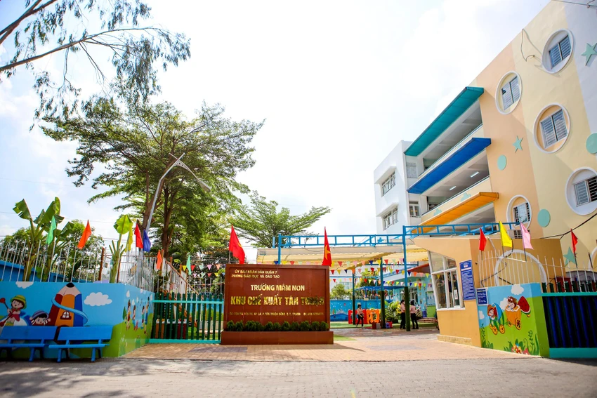 Toàn cảnh nhà trường. Toàn cảnh nhà trường.