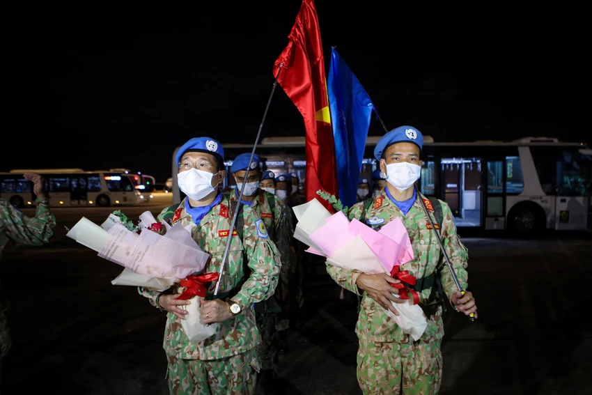 Trước đó, ngày 24-3-2022, 63 cán bộ chiến sĩ Bệnh viện Dã chiến cấp 2, số 3 lên đường sang Cộng hòa Nam Sudan làm nhiệm vụ gìn giữ hòa bình Liên Hiệp Quốc trong sự ủng hộ của gia đình, bạn bè và đồng nghiệp. Trước đó, ngày 24-3-2022, 63 cán bộ chiến sĩ Bệnh viện Dã chiến cấp 2, số 3 lên đường sang Cộng hòa Nam Sudan làm nhiệm vụ gìn giữ hòa bình Liên Hiệp Quốc trong sự ủng hộ của gia đình, bạn bè và đồng nghiệp.