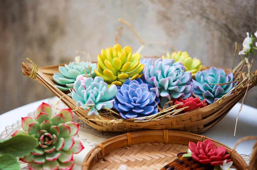 Sản phẩm của chị Trang làm ra có giá từ vài trăm đến vài triệu đồng, tùy vào độ phức tạp của sản phẩm. Sản phẩm của chị Trang làm ra có giá từ vài trăm đến vài triệu đồng, tùy vào độ phức tạp của sản phẩm.