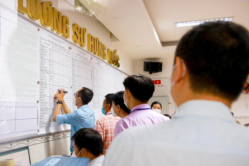 Phó chủ tịch nhấn mạnh, phải đảm bảo đúng các yêu cầu của quy chế thi đã được đề ra như công tác phòng tránh dịch, công tác gửi đồ cho thí sinh... Phó chủ tịch nhấn mạnh, phải đảm bảo đúng các yêu cầu của quy chế thi đã được đề ra như công tác phòng tránh dịch, công tác gửi đồ cho thí sinh...