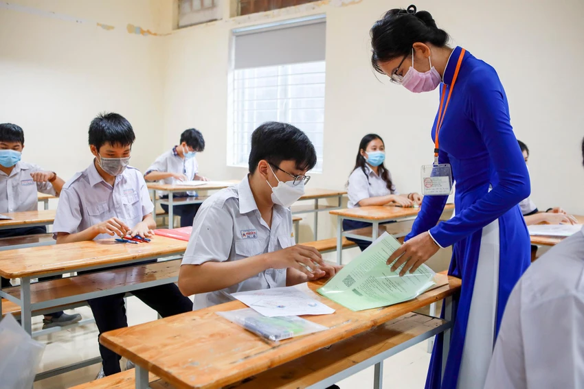 Theo Sở GD-ĐT TPHCM, công tác chấm thi sẽ diễn ra từ ngày 13-6 đến hết ngày 23-6. Dự kiến, ngày 24-6, Sở GD-ĐT TPHCM sẽ công bố kết quả kỳ thi tuyển sinh vào lớp 10, thời gian chấm phúc khảo từ ngày 29-6 đến 1-7. Theo Sở GD-ĐT TPHCM, công tác chấm thi sẽ diễn ra từ ngày 13-6 đến hết ngày 23-6. Dự kiến, ngày 24-6, Sở GD-ĐT TPHCM sẽ công bố kết quả kỳ thi tuyển sinh vào lớp 10, thời gian chấm phúc khảo từ ngày 29-6 đến 1-7.