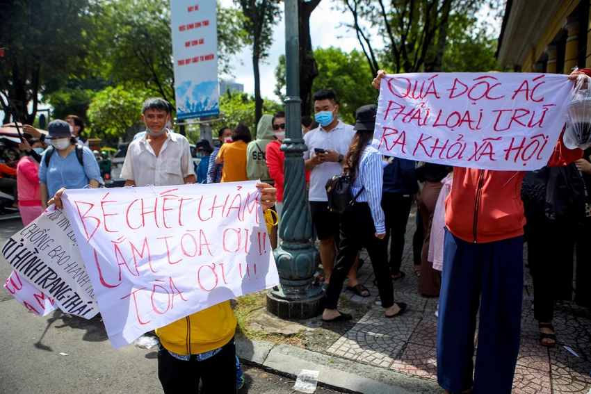 Nhiều người dùng vải để viết lên trạng thái, quan điểm của mình. Nhiều người dùng vải để viết lên trạng thái, quan điểm của mình.