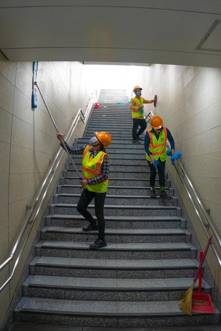 Hiện trên công trường toàn tuyến có 2.180 kỹ sư, lao động làm việc. Hiện trên công trường toàn tuyến có 2.180 kỹ sư, lao động làm việc.