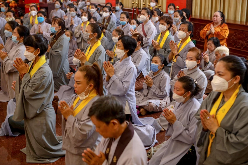 Cũng theo quan niệm của nhà Phật, âm có siêu thì dương mới thịnh, người thác có yên lòng, người sống mới an tâm. Cũng theo quan niệm của nhà Phật, âm có siêu thì dương mới thịnh, người thác có yên lòng, người sống mới an tâm.