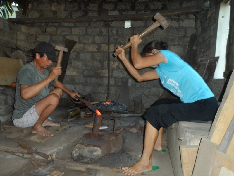 Bố mẹ thợ rèn nuôi ba con đậu ĐH Y Hà Nội ảnh 1 Bố mẹ thợ rèn nuôi ba con đậu ĐH Y Hà Nội ảnh 1