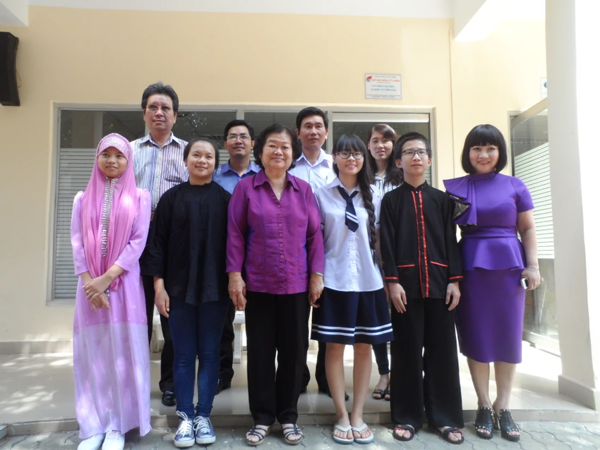 Nguyên Phó chủ tịch nước Trương Mỹ Hoa gặp gỡ học sinh ươm mầm tương lai ảnh 1 Nguyên Phó chủ tịch nước Trương Mỹ Hoa gặp gỡ học sinh ươm mầm tương lai ảnh 1