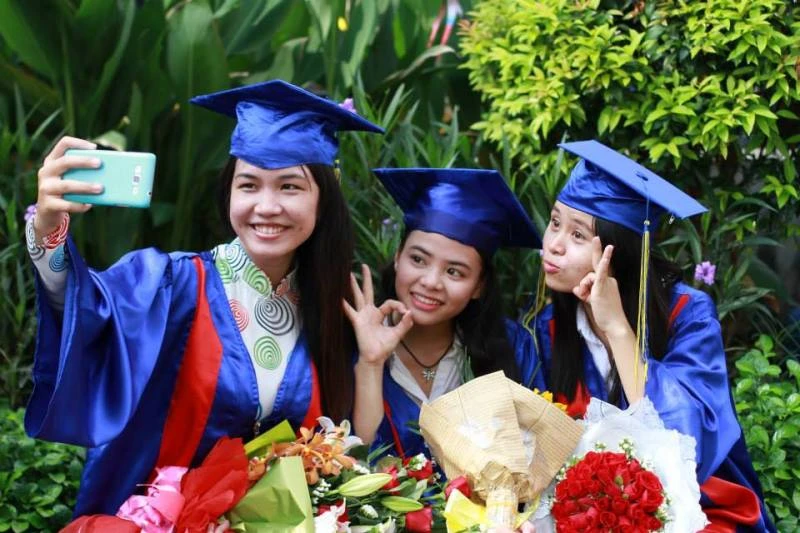 Hoa hậu Vầng trăng khuyết 2015 và chuyện bây giờ mới kể ảnh 3