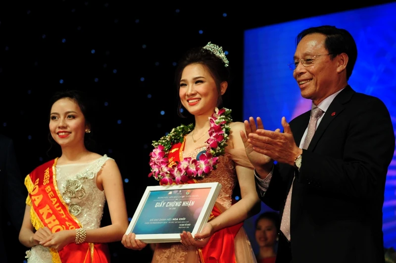 Vũ Phương Anh đạt hoa khôi nữ sinh báo chí 2016 ảnh 1 Vũ Phương Anh đạt hoa khôi nữ sinh báo chí 2016 ảnh 1