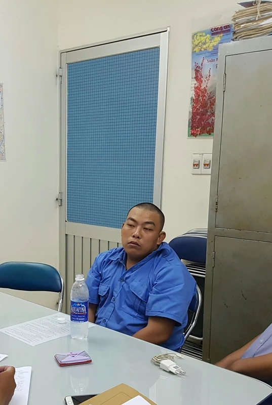 Sử dụng thẻ công an 'dỏm' hù khách du lịch chiếm đoạt tài sản ảnh 1 Sử dụng thẻ công an 'dỏm' hù khách du lịch chiếm đoạt tài sản ảnh 1