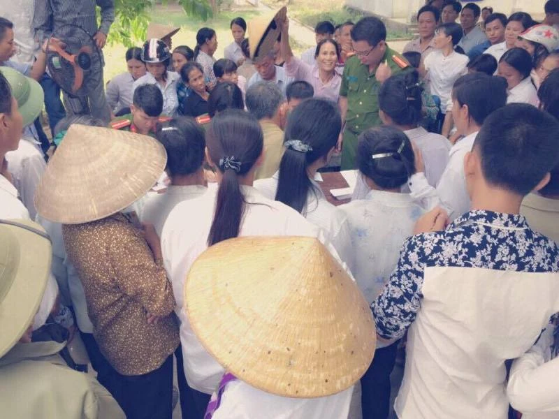 Người dân vùng tái định cư Nghệ An tự nguyện giao nộp hơn 50 súng kíp ảnh 3 Người dân vùng tái định cư Nghệ An tự nguyện giao nộp hơn 50 súng kíp ảnh 3