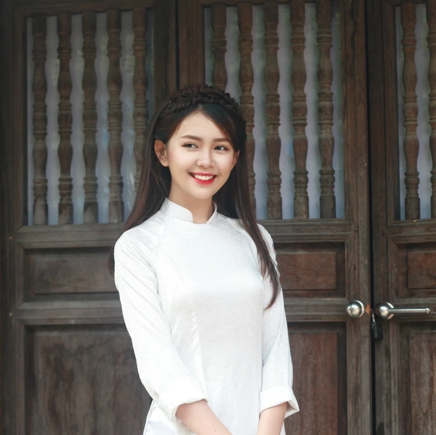 Bức ảnh Quỳnh Chi trên Fanpage của trường Quốc học Vinh - THPT Huỳnh Thúc Kháng