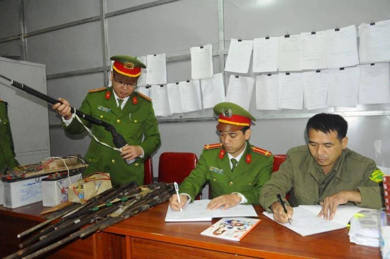 “Dân muốn giấu súng, vào nhà lục tìm chưa chắc đã thấy! ảnh 7 “Dân muốn giấu súng, vào nhà lục tìm chưa chắc đã thấy! ảnh 7
