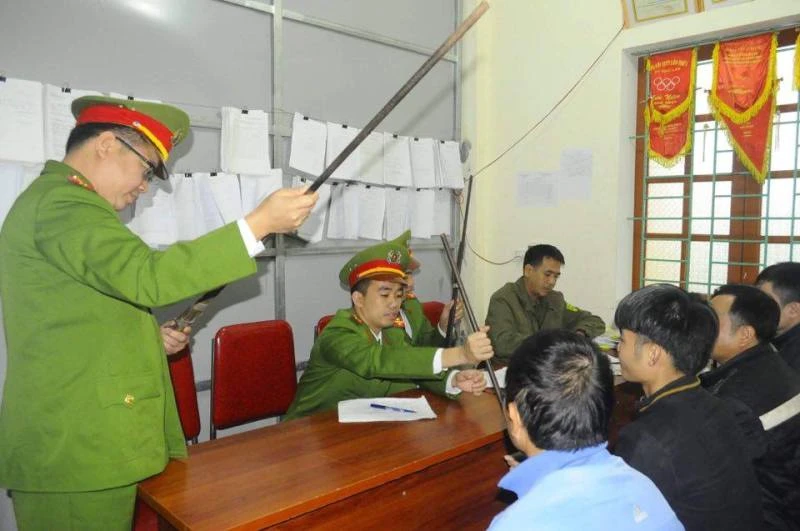 “Dân muốn giấu súng, vào nhà lục tìm chưa chắc đã thấy! ảnh 8 “Dân muốn giấu súng, vào nhà lục tìm chưa chắc đã thấy! ảnh 8