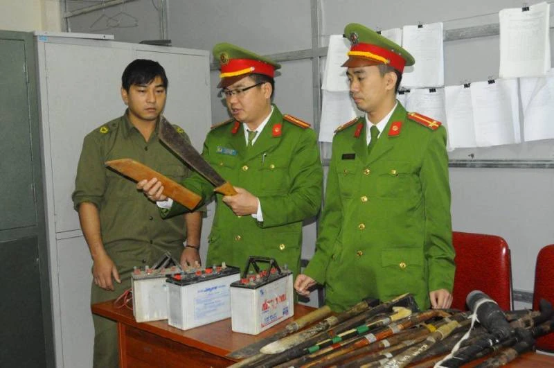 “Dân muốn giấu súng, vào nhà lục tìm chưa chắc đã thấy! ảnh 9 “Dân muốn giấu súng, vào nhà lục tìm chưa chắc đã thấy! ảnh 9