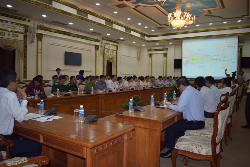 TP.HCM khẩn cấp ứng phó bão Damrey, giật cấp 11 ảnh 3 TP.HCM khẩn cấp ứng phó bão Damrey, giật cấp 11 ảnh 3