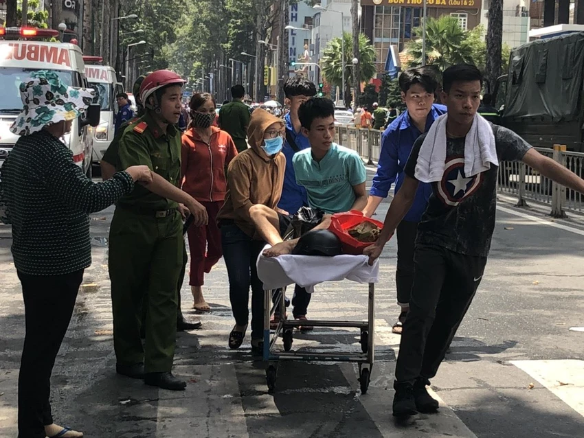 Cháy chung cư, sơ tán bệnh nhân BV Chấn thương chỉnh hình ảnh 1 Cháy chung cư, sơ tán bệnh nhân BV Chấn thương chỉnh hình ảnh 1
