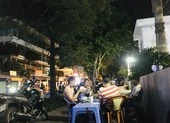 Cà phê cóc quận 4 vẫn đông trong mùa dịch COVID-19