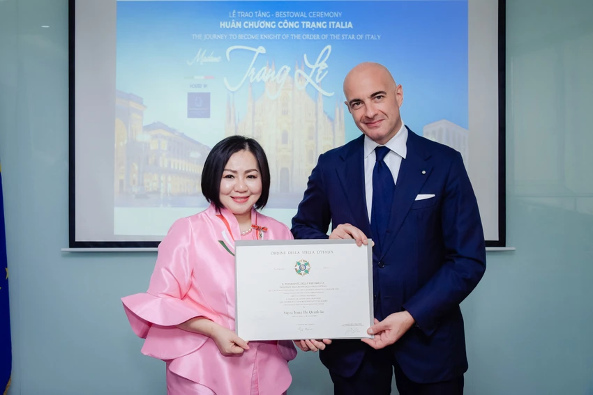Bà Trang Lê nhận Huân chương công trạng Ý ảnh 1