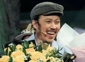 Hoài Linh gây sốt ngày trở lại, khán giả cam kết không quay phim chụp hình