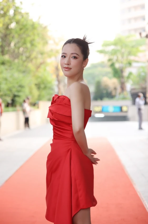 Puka quyến rũ tại lễ ra mắt Puka quyến rũ tại lễ ra mắt