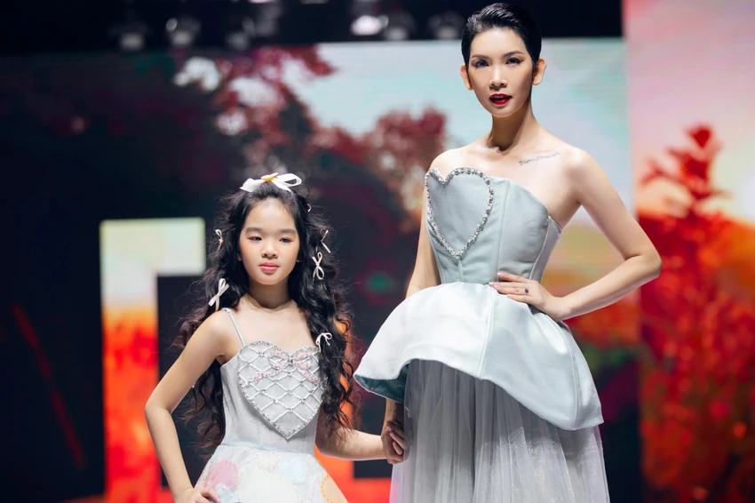 Xuân Lan và bé Thỏ trong bộ sưu tập “Seeds of happiness” của nhà thiết kế Kim Chi