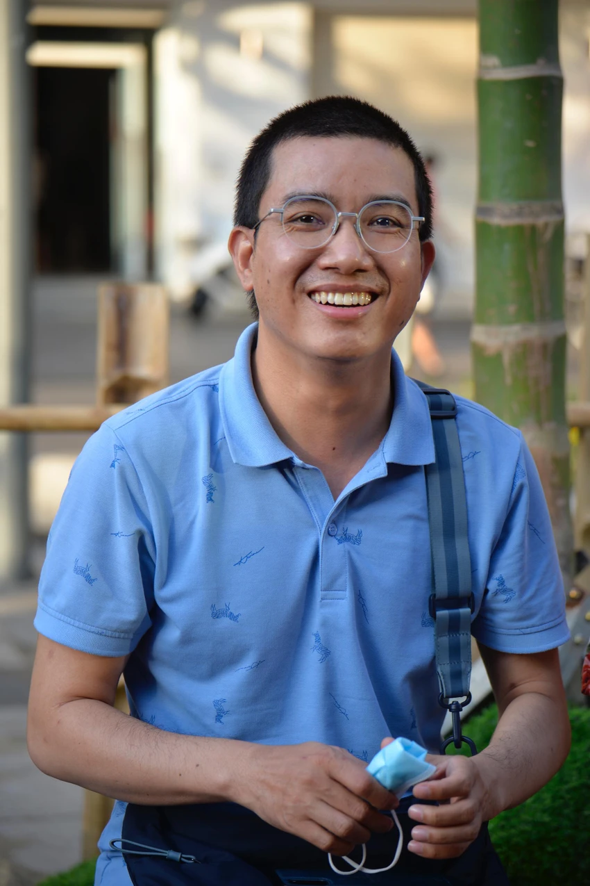 Nhà thơ, nhà báo Hồ Huy Sơn đến chung vui cùng nhà văn Phương Huyền. Nhà thơ, nhà báo Hồ Huy Sơn đến chung vui cùng nhà văn Phương Huyền.
