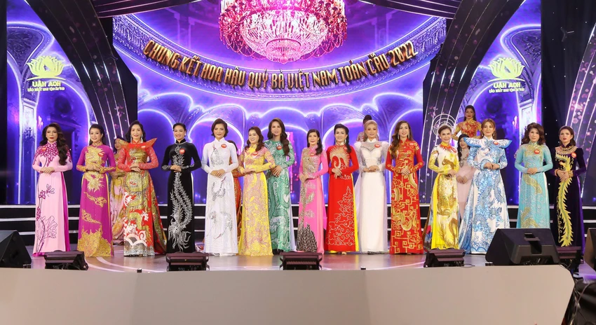 Trần Thị Ái Loan đăng quang Hoa hậu Quý bà Việt Nam Toàn cầu 2022 ảnh 4 Trần Thị Ái Loan đăng quang Hoa hậu Quý bà Việt Nam Toàn cầu 2022 ảnh 4
