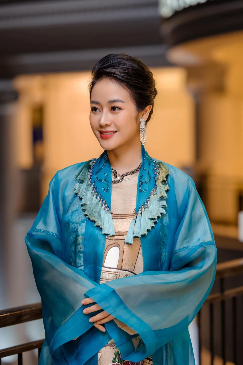 Nhờ khả năng ngoại ngữ, giao tiếp cùng ngoại hình sáng, gu thời trang sang trọng thanh lịch, MC Phí Linh đảm nhận nhiều chương trình quan trọng Nhờ khả năng ngoại ngữ, giao tiếp cùng ngoại hình sáng, gu thời trang sang trọng thanh lịch, MC Phí Linh đảm nhận nhiều chương trình quan trọng