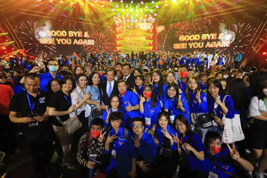 Bế mạc SEA Games 31 để lại nhiều dư âm đẹp trong lòng bạn bè quốc tế. Bế mạc SEA Games 31 để lại nhiều dư âm đẹp trong lòng bạn bè quốc tế.