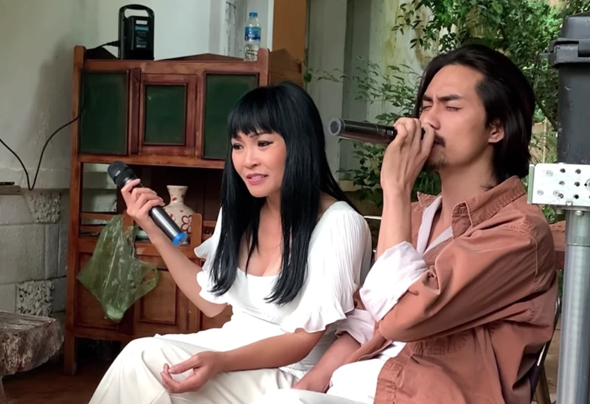 Phương Thanh song ca cực ngọt bên bạn trai tin đồn Doãn Chí Kiên. Ảnh chụp màn hình