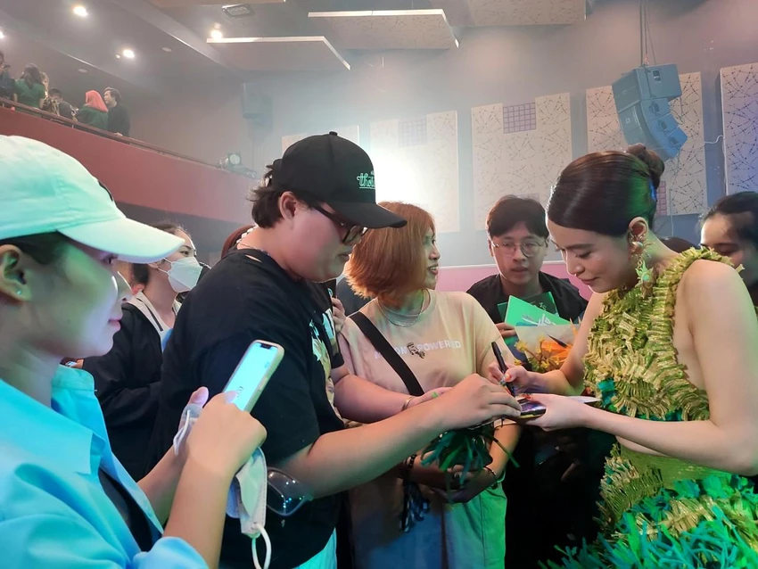 Người phụ nữ thầm lặng sau ánh hào quang của Hoàng Thùy Linh ảnh 3 Người phụ nữ thầm lặng sau ánh hào quang của Hoàng Thùy Linh ảnh 3