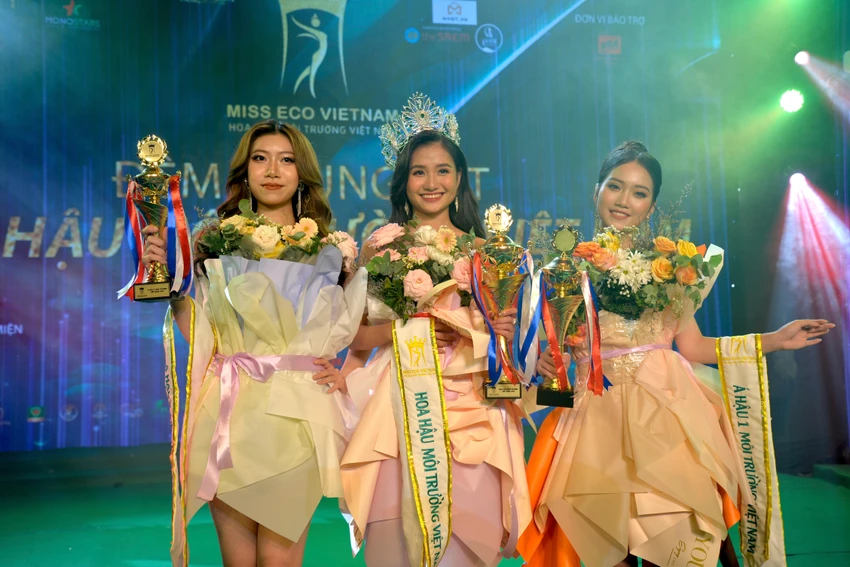 Top 3 chung cuộc: Nguyễn Thanh Hà đăng quang Hoa hậu Môi trường Việt Nam. Á hậu 1 thuộc về Hoàng Thị Hải Yến. Á hậu 2 thuộc về nữ sinh Nguyễn Vũ Đan Quỳnh. Top 3 chung cuộc: Nguyễn Thanh Hà đăng quang Hoa hậu Môi trường Việt Nam. Á hậu 1 thuộc về Hoàng Thị Hải Yến. Á hậu 2 thuộc về nữ sinh Nguyễn Vũ Đan Quỳnh.