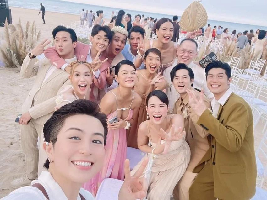 Bạn bè thân thiết đến chung vui trong ngày trọng đại của Minh Hằng. Ảnh: FBNV Bạn bè thân thiết đến chung vui trong ngày trọng đại của Minh Hằng. Ảnh: FBNV