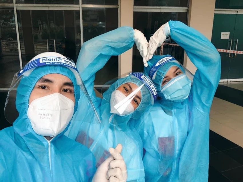 Trongnhững ngày tháng dịch bệnh bùng phát căng thẳng ở TP.HCM, Ngọc Châu tham gia hỗ trợ tuyến đầu chống dịch. Cô tham gia cùng đội nghệ sĩ tình nguyện của NVH Thanh Niên.