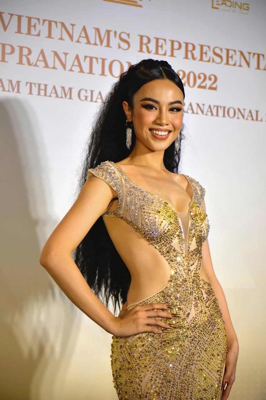 Ngoại hình nóng bỏng cùng trình độ học vấn cao, khả năng ngoại ngữ tốt giúp Thủy Tiên ghi điểm. Ảnh: NGUYỄN TRÀ Ngoại hình nóng bỏng cùng trình độ học vấn cao, khả năng ngoại ngữ tốt giúp Thủy Tiên ghi điểm. Ảnh: NGUYỄN TRÀ