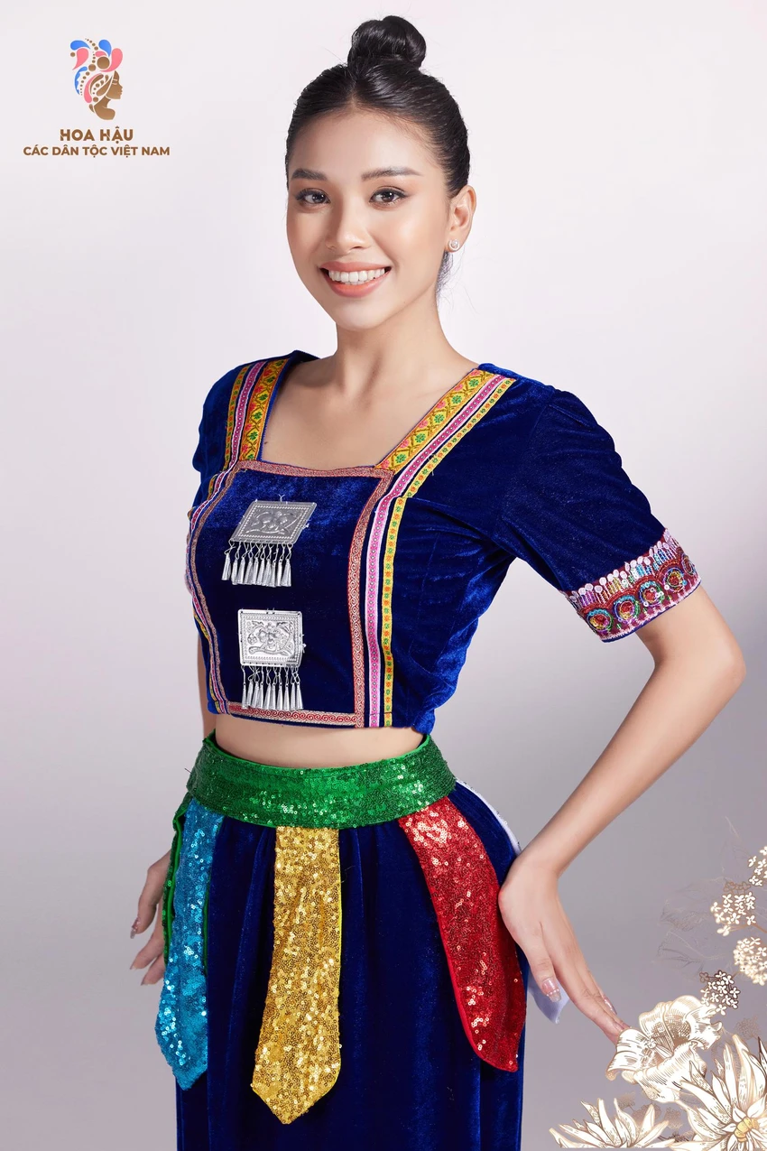 Hoàng Thị Lả dân tộc Khơ Mú là một trong những thí sinh nổi bật. Cô đang là đại biểu Hội đồng nhân dân huyện và là giáo viên, diễn viên múa Trung tâm Đào tạo và Biểu diễn Nghệ thuật - Trường Cao đẳng Lào Cai.
