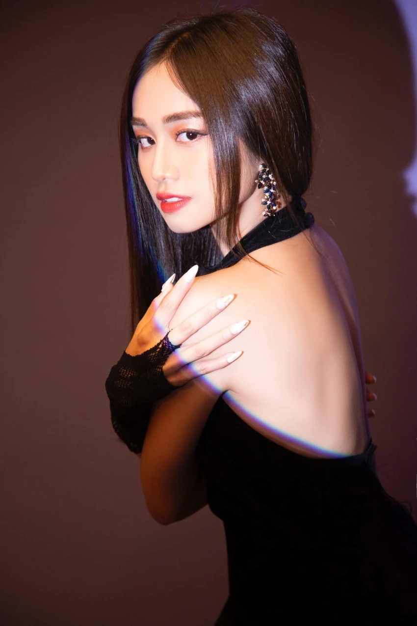 Nữ diễn viên trẻ ngày càng quyến rũ, gợi cảm Nữ diễn viên trẻ ngày càng quyến rũ, gợi cảm