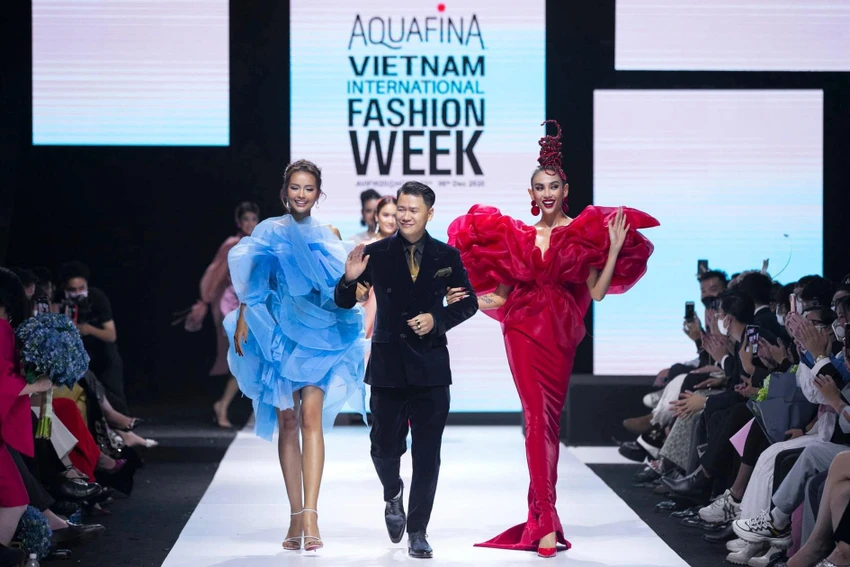 NTK Hoàng Minh Hà cùng siêu mẫu Võ Hoàng Yến và Hoa hậu Ngọc Châu. Ảnh: NVCC NTK Hoàng Minh Hà cùng siêu mẫu Võ Hoàng Yến và Hoa hậu Ngọc Châu. Ảnh: NVCC