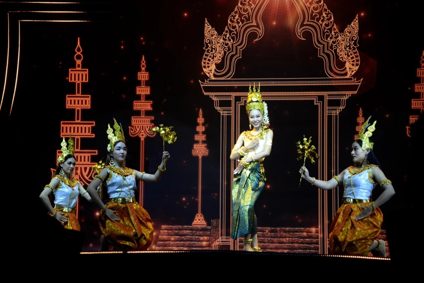 Vương miện Hoa hậu các Dân tộc Việt Nam từ 54 viên ngọc trai rực rỡ ảnh 2 Vương miện Hoa hậu các Dân tộc Việt Nam từ 54 viên ngọc trai rực rỡ ảnh 2
