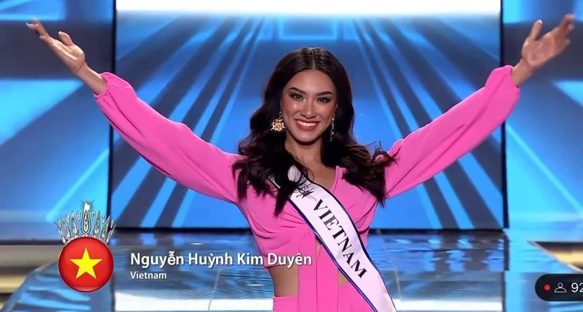 Kim Duyên trong phần thi trang phục áo tắm