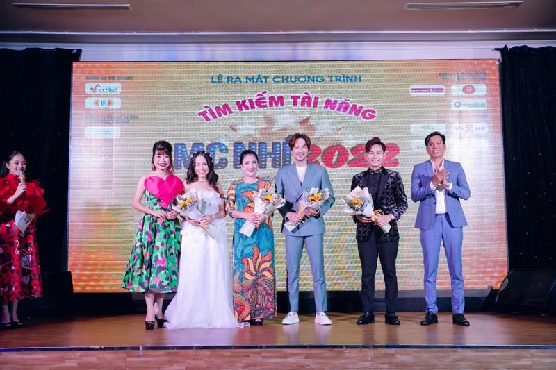 NSƯT Cát Tường, MC Vân Hugo làm giám khảo ‘Tìm kiếm tài năng MC nhí’’ mùa 4 ảnh 4 NSƯT Cát Tường, MC Vân Hugo làm giám khảo ‘Tìm kiếm tài năng MC nhí’’ mùa 4 ảnh 4