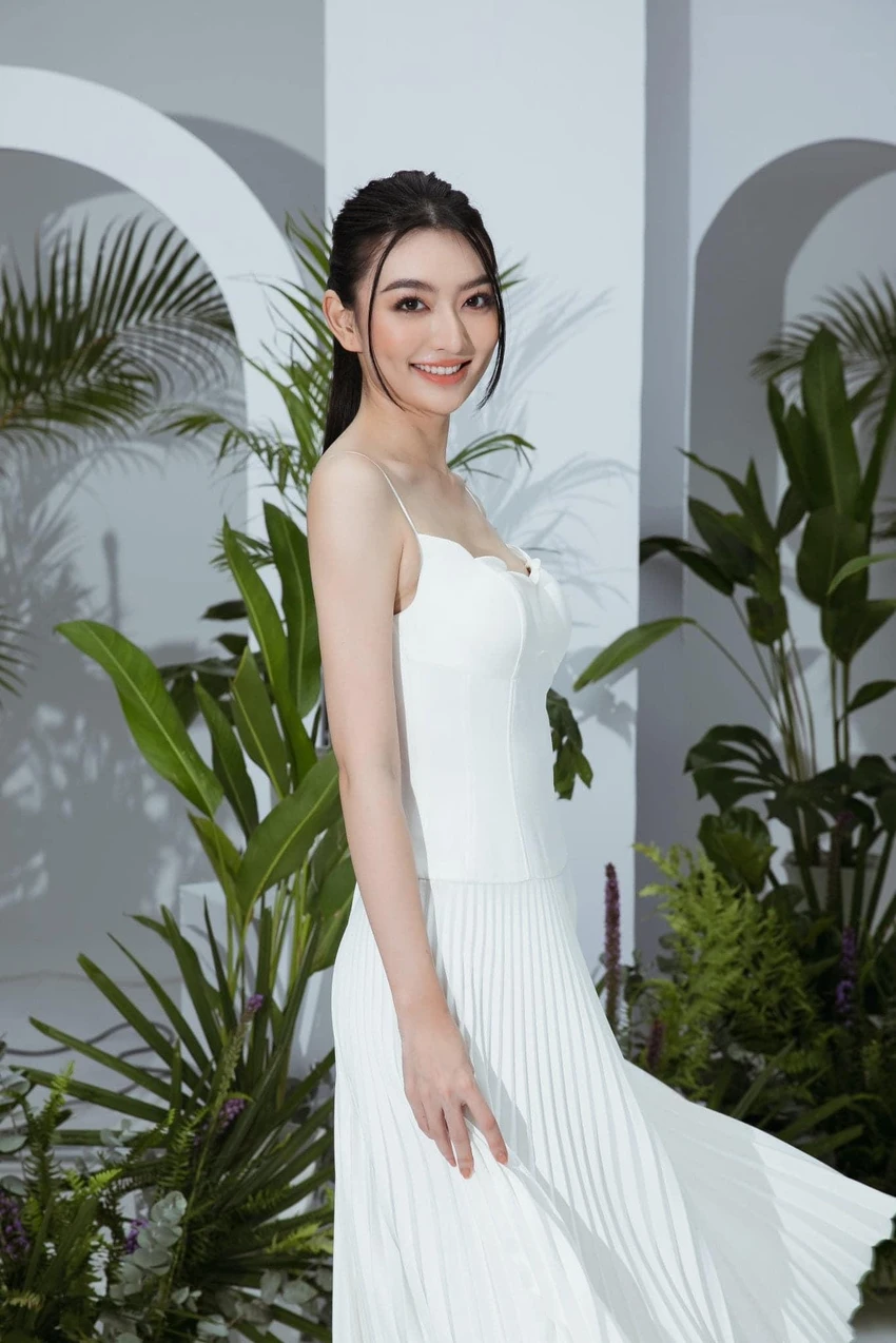 Cô gái có nụ cười rạng rỡ Cô gái có nụ cười rạng rỡ