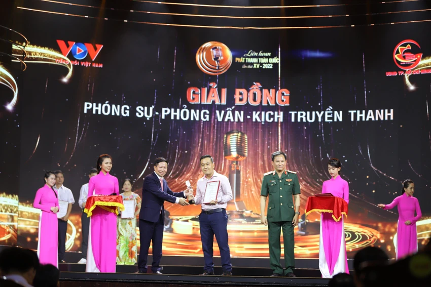 ‘Giữa lằn ranh sinh tử’ giành giải đặc biệt Liên hoan Phát thanh toàn quốc ảnh 4 ‘Giữa lằn ranh sinh tử’ giành giải đặc biệt Liên hoan Phát thanh toàn quốc ảnh 4