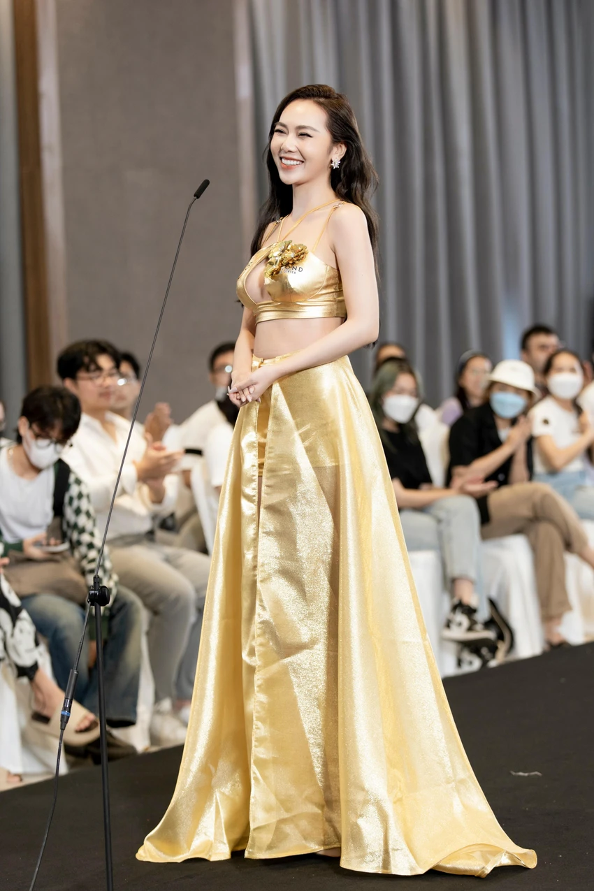 TikToker Hoàng Kim Chi ghi điểm tại Miss Grand Vietnam với ngoại hình sáng, sự tự tin, hoà đồng. TikToker Hoàng Kim Chi ghi điểm tại Miss Grand Vietnam với ngoại hình sáng, sự tự tin, hoà đồng.