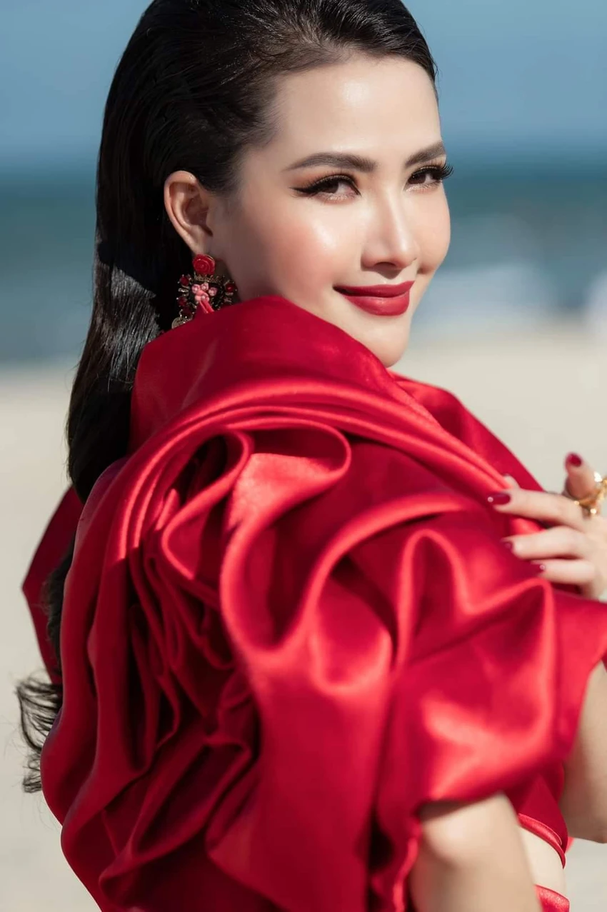 Nhan sắc ngày càng thăng hạng của Hoa hậu Phan Thị Mơ