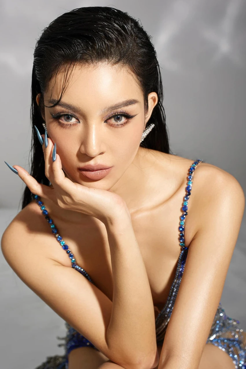Bùi Lý Thiên Hương là một trong những thí sinh Miss Grand Vietnamnhận được nhiều sự quan tâm của khán giả hiện nay. Nhan sắc nóng bỏng, gương mặt xinh đẹp, sự tự tin là điểm nổi bật người đẹp An Giang. Trước đó, Bùi Lý Thiên Hương từng dừng chân ở Top 16Hoa hậu Hoàn vũ Việt Nam đầy tiếc nuối. Bùi Lý Thiên Hương là một trong những thí sinh Miss Grand Vietnamnhận được nhiều sự quan tâm của khán giả hiện nay. Nhan sắc nóng bỏng, gương mặt xinh đẹp, sự tự tin là điểm nổi bật người đẹp An Giang. Trước đó, Bùi Lý Thiên Hương từng dừng chân ở Top 16Hoa hậu Hoàn vũ Việt Nam đầy tiếc nuối.