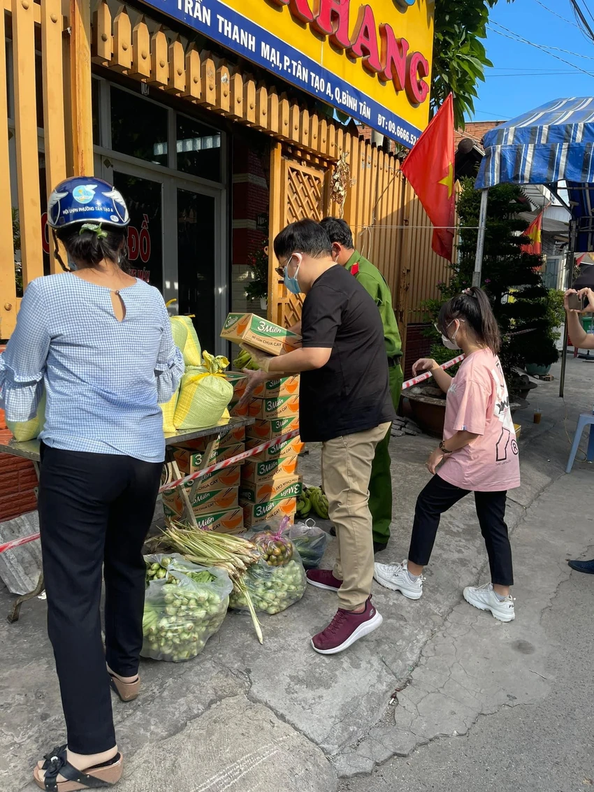 Ca sĩ Quang Lê: ‘Năm nay, tôi sẽ đón Tết tại Việt Nam’ ảnh 2 Ca sĩ Quang Lê: ‘Năm nay, tôi sẽ đón Tết tại Việt Nam’ ảnh 2