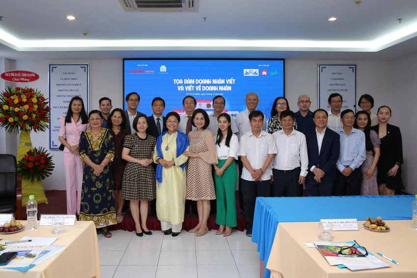 Tọa đàm Doanh nhân viết và viết về Doanh nhân. Ảnh: BTC Tọa đàm Doanh nhân viết và viết về Doanh nhân. Ảnh: BTC