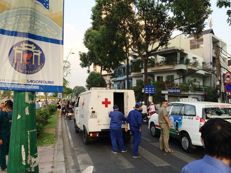 Phát hiện thi thể nam sinh trôi trên kênh Nhiêu Lộc - Thị Nghè ảnh 4 Phát hiện thi thể nam sinh trôi trên kênh Nhiêu Lộc - Thị Nghè ảnh 4