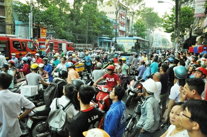 Công trình nhà hàng tiệc cưới trung tâm Sài Gòn bốc cháy khi đang xây dựng ảnh 4 Công trình nhà hàng tiệc cưới trung tâm Sài Gòn bốc cháy khi đang xây dựng ảnh 4